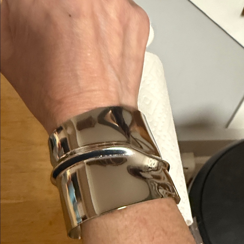 Costume jewelry bracelet